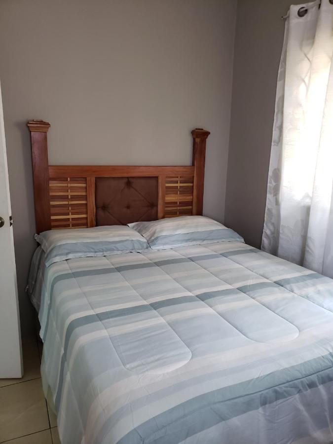 Lion'S View Bed & Breakfast Мандевил Екстериор снимка